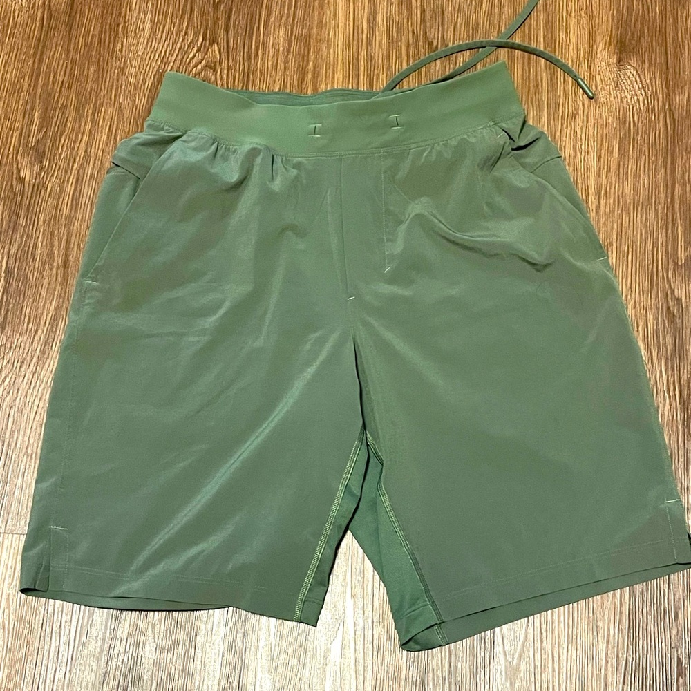 Lululemon T.H.E Shorts Linerless Size Small 9” Green